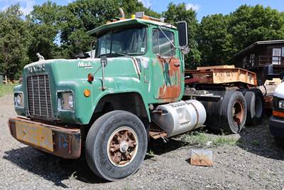 1987 Mack R686ST Cab & Chassis Truck