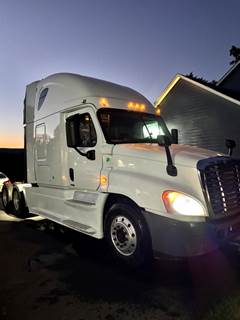 2017 Freightliner Cascadia Cabover with Sleeper