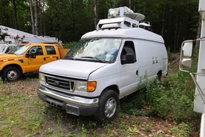 2004 Ford Econoline Cargo Van