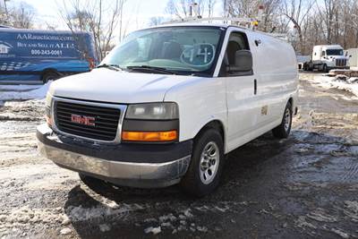 2014 GMC Savana Cargo Van