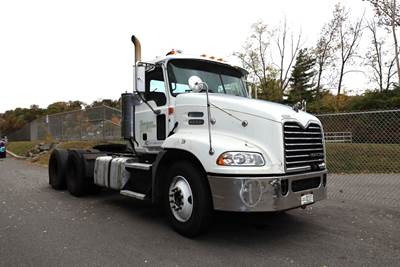 2011 Mack Pinnacle Day Cab Truck