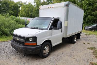 2009 Chevrolet Express Box Truck
