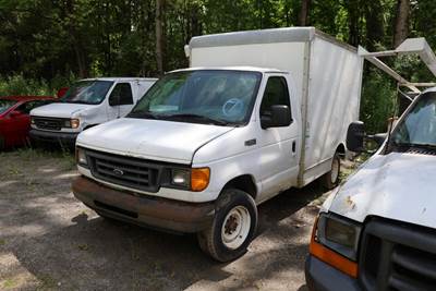 2005 Ford E-Series Box Truck