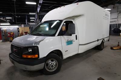 2008 GMC Savana Box Truck