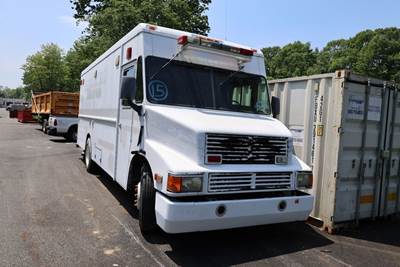 2001 International 1652-SC Box Truck