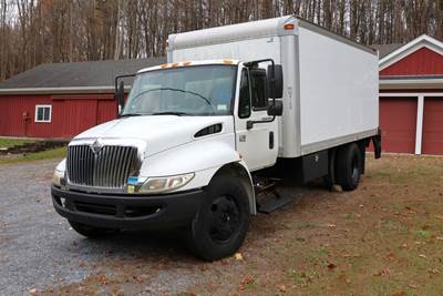 2005 International DuraStar 4300 Box Truck