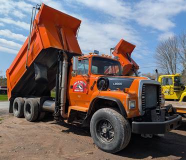 1995 Ford LT9000 Dump Truck