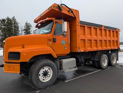 2002 International Paystar 5600i Dump Truck