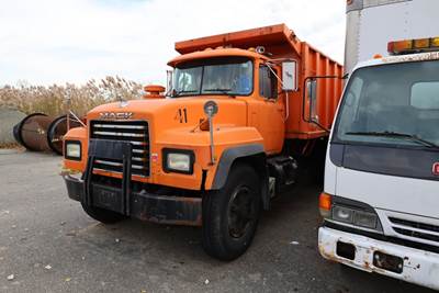 2004 Mack RD688P Dump Truck
