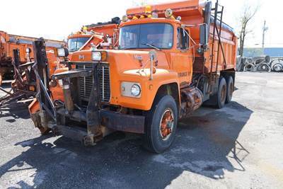 1989 Mack RD690S Dump Truck