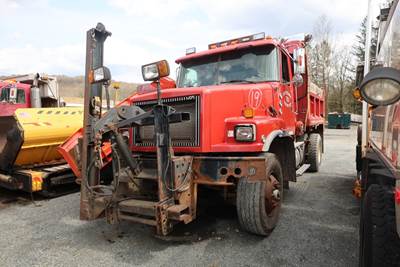 2001 Volvo WG Dump Truck