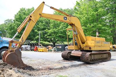 John Deere JD690-B Excavator