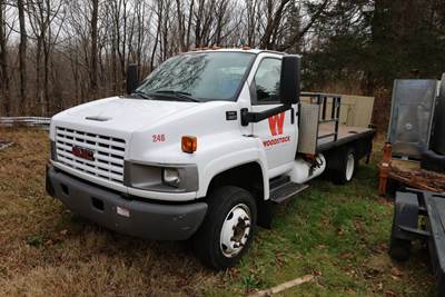 2007 GMC C5 Flatbed Truck