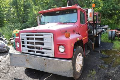 1989 International 1954 Flatbed Truck