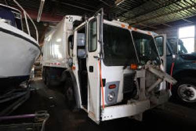 2012 Mack TERRAPRO Garbage Truck