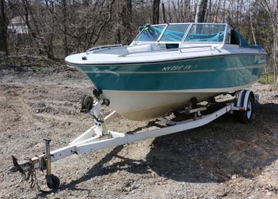 1987 Larson 985042 Power Boat