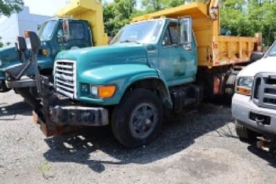 1997 Ford F-800 Plow / Spreader Truck