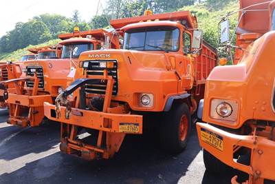 1999 Mack DMM6906S Plow / Spreader Truck