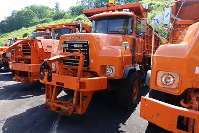 2001 Mack DMM6906S Plow / Spreader Truck