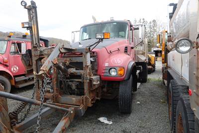 2007 Mack Granite CV712 Plow / Spreader Truck