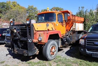 1987 Mack RD685P Plow / Spreader Truck
