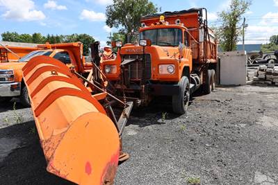 1989 Mack RD690S Plow / Spreader Truck