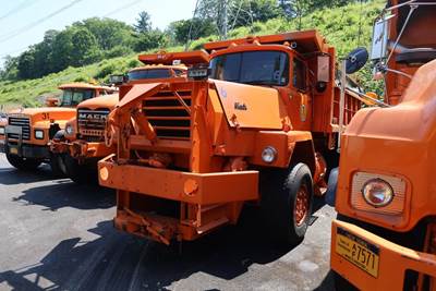 1993 Mack RM6904X Plow / Spreader Truck