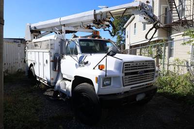 1989 Ford F-800 Pole Truck