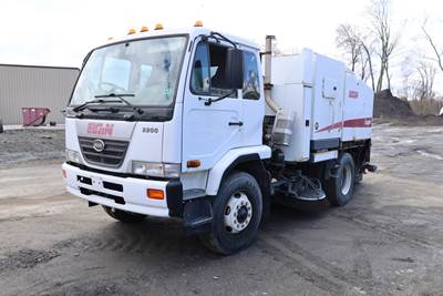 2008 UD UD3300 Sweeper Truck