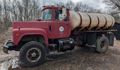 1990 Mack RD690P Water Truck