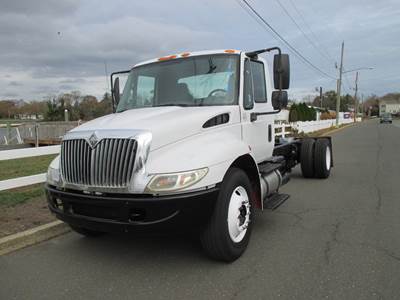 International 4300 Cab & Chassis Truck - DT 466, Automatic