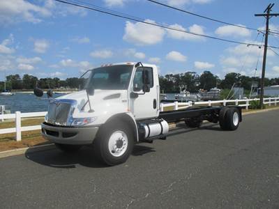 International Cab & Chassis Truck - Cummins, 250HP, Automatic