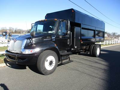 International 4300 Chipper Truck - MX DT 466, 230HP, Automatic