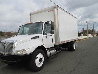 International 4300 Box Truck - Automatic