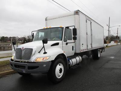 International 4300 26 ft Box Truck - 250HP, Automatic