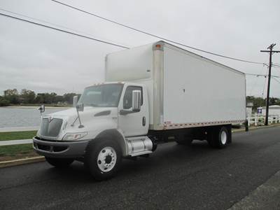 International Box Truck - 250HP, Automatic