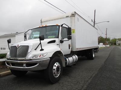 International MV-607 26 ft Box Truck - 250HP, Automatic