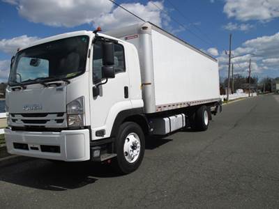 Isuzu FTR 26 ft Box Truck - Automatic