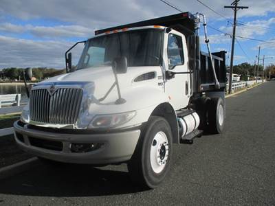 International Dump Truck - Cummins 250HP, Automatic