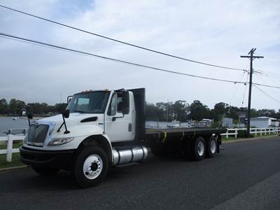 International 4400 Flatbed Truck - 315HP, Automatic