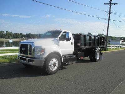 Ford F-750 Hooklift Truck - Automatic