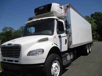 Freightliner M2-106 26 ft Refrigerated Truck - 330HP, Automatic, Carrier