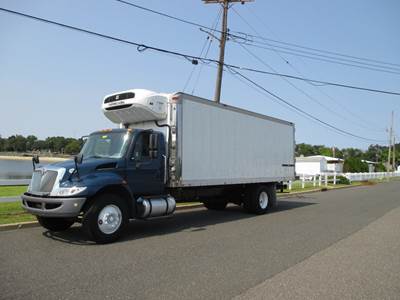 International 4300 24 ft Refrigerated Truck - 240HP, Automatic, Thermoking