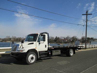International 4300 Rollback Tow Truck - Cummins, 260HP, Automatic