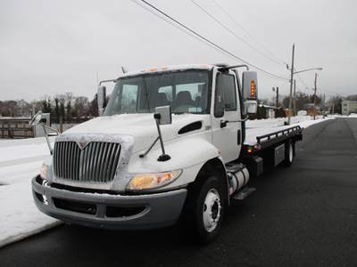 International 4300LP Single Axle Rollback Tow Truck - Cummins, 240HP, Automatic
