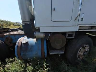 Freightliner Air Cleaner / Air Filter Housing for a 1978 Freightliner CABOVER