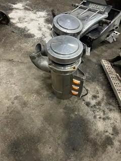 Freightliner Air Cleaner / Air Filter Housing