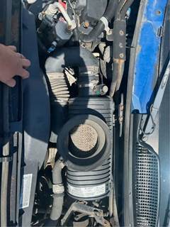 GMC TopKick C7000 Air Cleaner / Air Filter Housing for a 2006 GMC C7000 Topkick