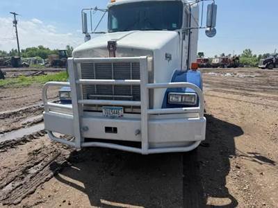2005 Kenworth T800 Deer Guard Moose Bumper
