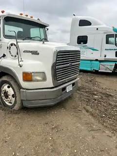 Ford L9000 Front Bumper for a 1995 Ford L9000 Aeromax